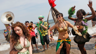 Illustration for article titled A Look At The 2011 Coney Island Mermaid Parade